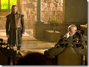 Lord Eddard Stark na setkání malé rady s velmistrem Pycellem.